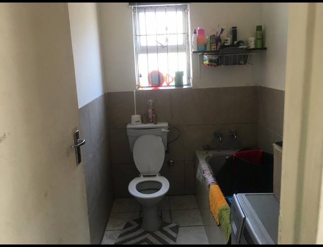 2 BEDROOM FREEHOLD FOR SALE IN EKUPHUMLENI